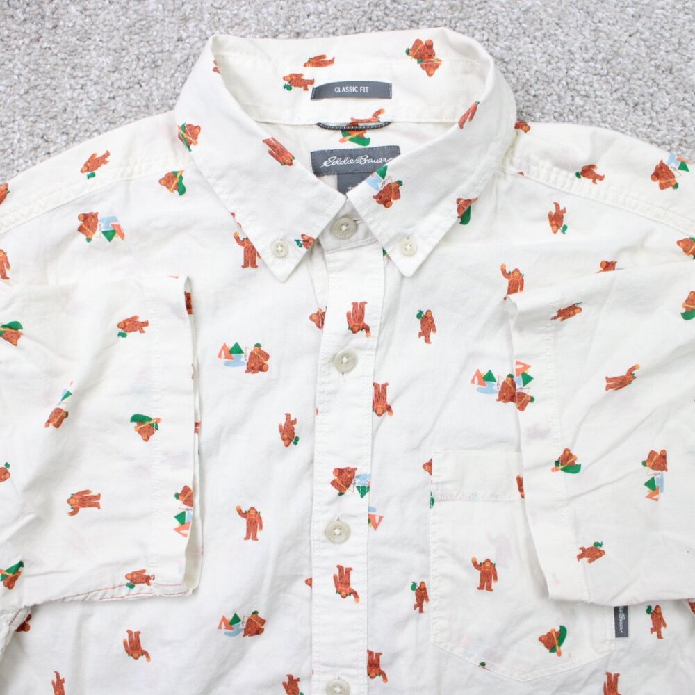 Eddie Bauer AOP Shirt Mens Medium White Bigfoot All Over‎ Print Classic Fit S/S